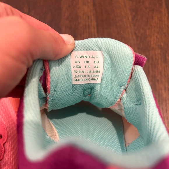 BRAND NEW never worn Saucony Cohesion Girls Sneakers size 2.5XW - Picture 3 of 5